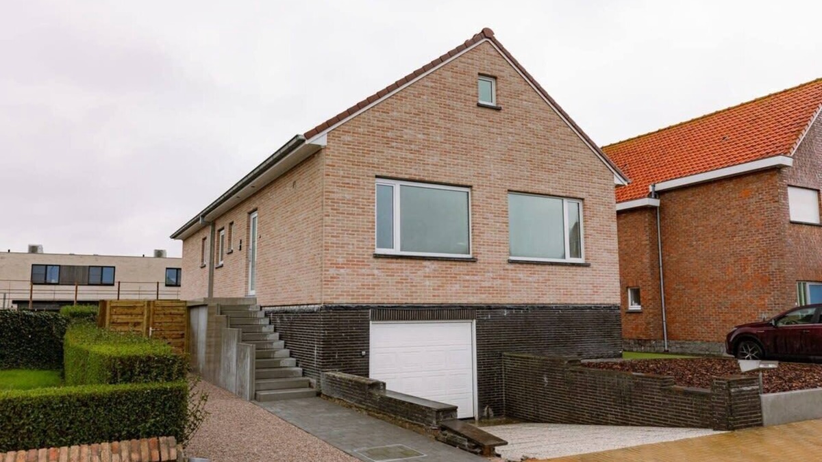 Raversijde Villa | Huswell - Spacious getaway close to the beach and airport