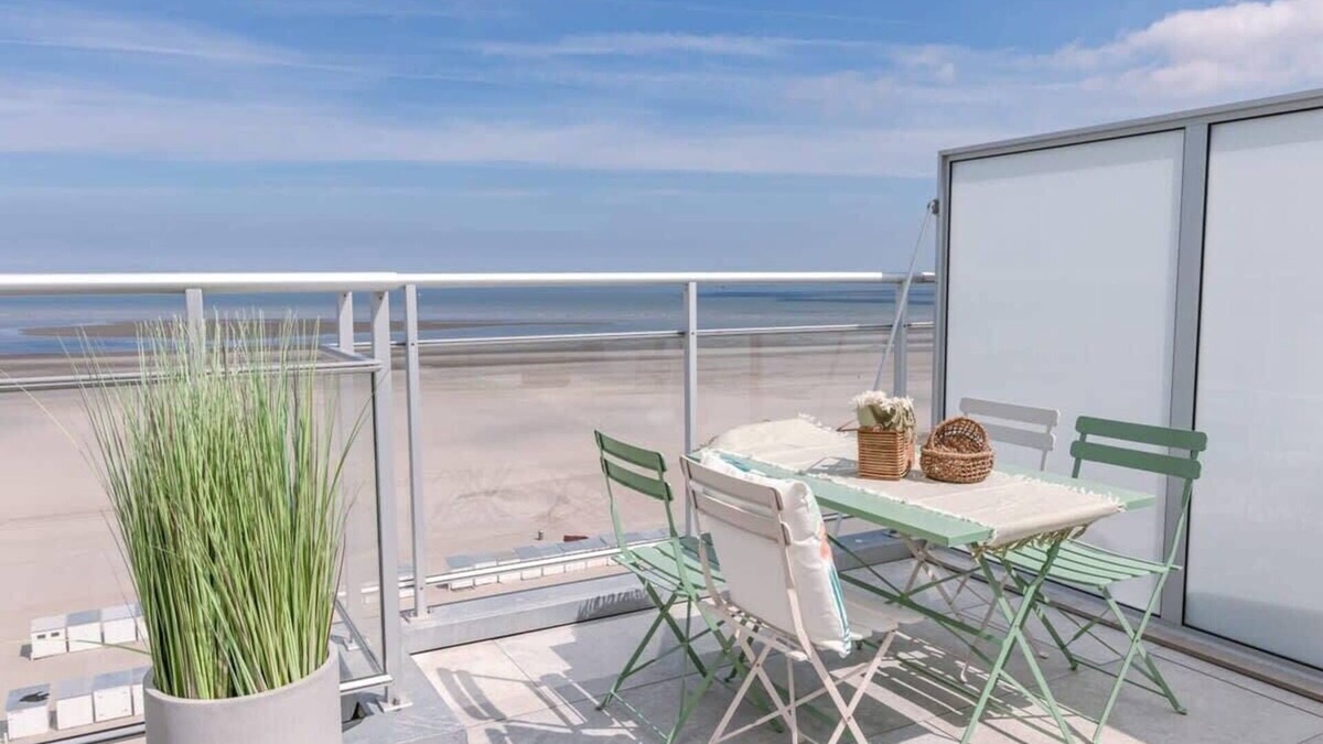 Heist Apartment | Huswell - Stunning Seafront Apartment in Prime Location