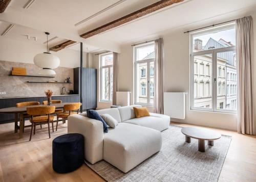 Kunstenkwartier Apartment | Huswell - Stylishly renovated apartment with city view