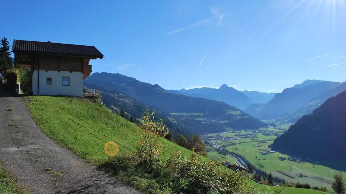 Distelberg Cabin | Hut Abfahrtsblick in a fantastic location