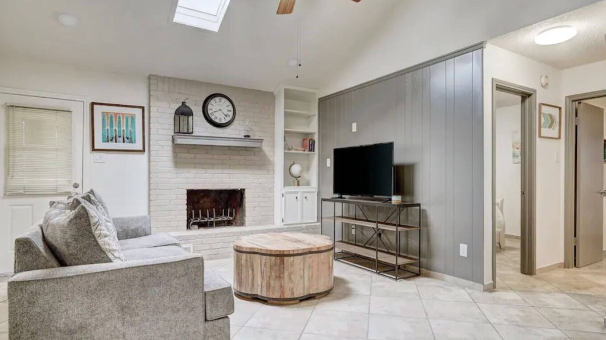 Hutto House | Hutto 4 BDRM GETAWAY HOME PERFECT FOR BUSINESS OR LEISURE.