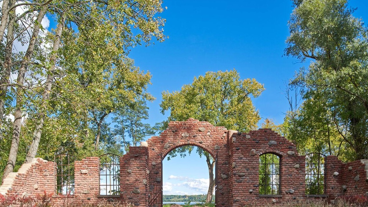 Kingston Hotel | Hutton Brickyards Riverfront Hotel + Venue