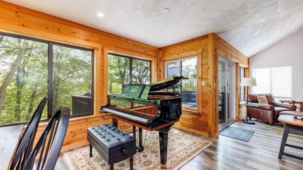 Jefferson Township House | HV Woodside, Baby Grand Piano