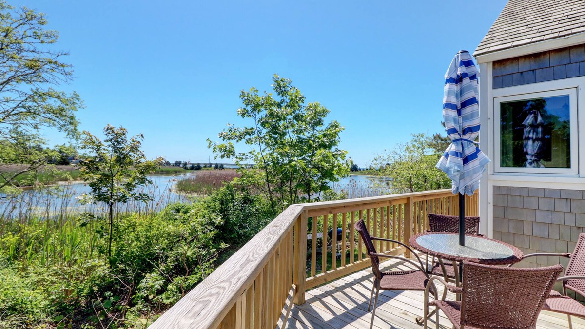 Hyannis Port Cottage | Hyannis Port Cottage with Ocean Views and Access to 3 Beautiful Ocean Beaches!