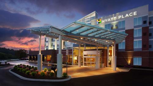 Strabane Hotel | Hyatt Place at The Hollywood Casino Pittsburgh South
