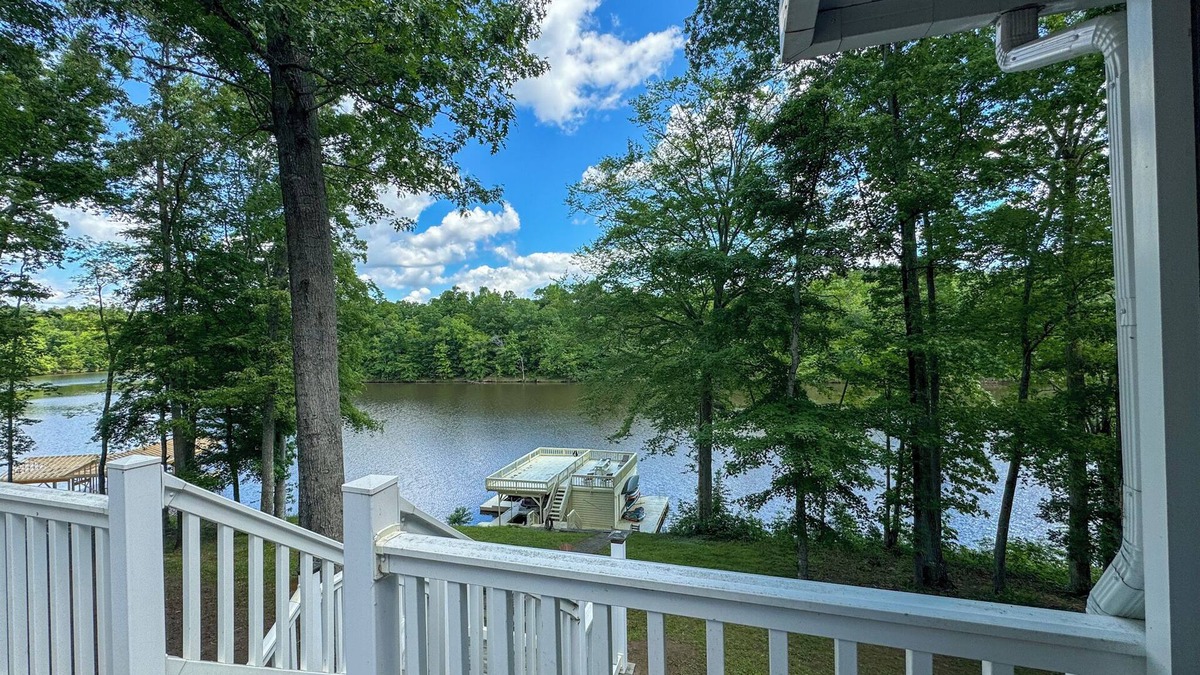 Leasburg House | Hyco Hills Hideaway- private location, close to VIR, fast wi-fi, HOT TUB
