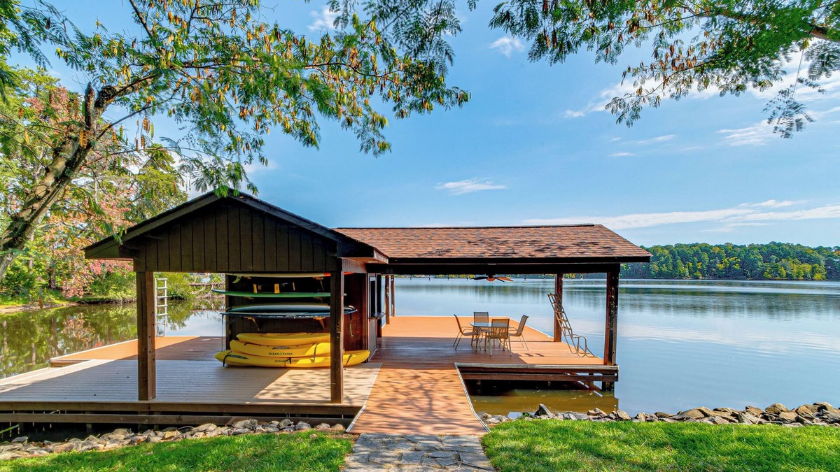 Semora Cabin | Hyco Lake Escape w/Deck & Dock: Families Welcome!