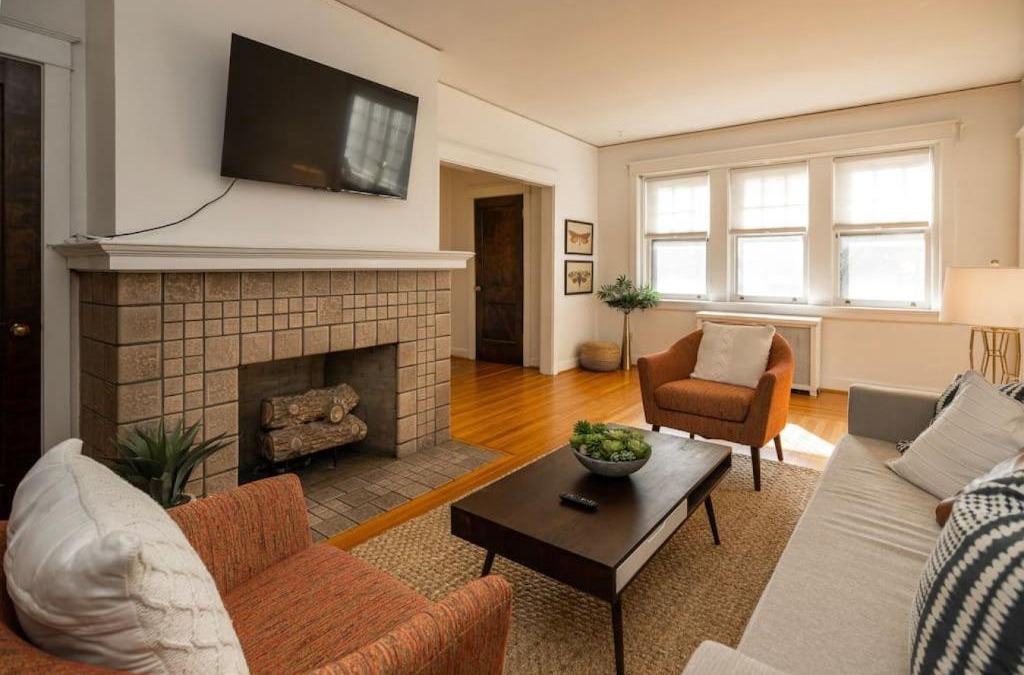 Hyde Park Apartment | Hyde Park Comfort with Office Near Everything