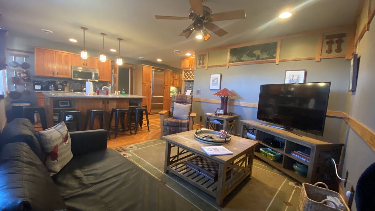 Central Hyde Park Apartment | Hyde Park Mansion Loft 2 Bed 2 Bath Kitchen