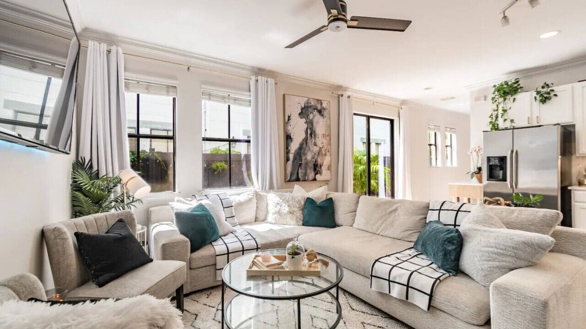 North Hyde Park House | Hyde Park/SoHo/Downtown 2/2 Townhome
