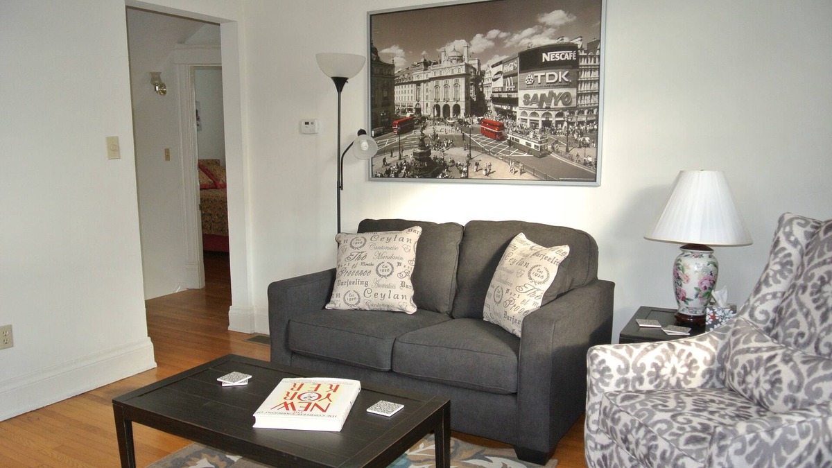 Hyde Park Apartment | Hyde Park Square Apt, 2min walk to dining/shopping, 6mi from dwtn