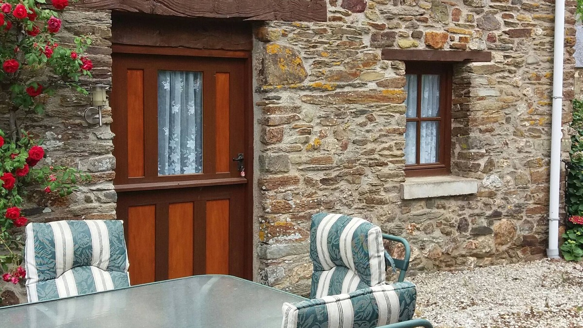 Saint-Connec Cottage | Hydrangea gite one of 5 properties