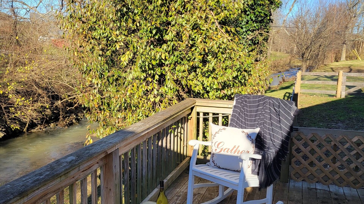 Taylorsville Cottage | Hygge Creek Cottage near Bourbon Trail, Taylorsville Lake, Derby & Kayaking 🐎