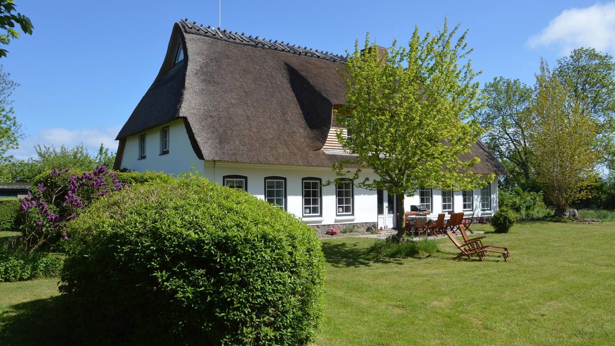Steinbergkirche House | Hyggeby - fireplace, sauna, bathtub, 2 showers, TV, terrace, garden furniture, garden