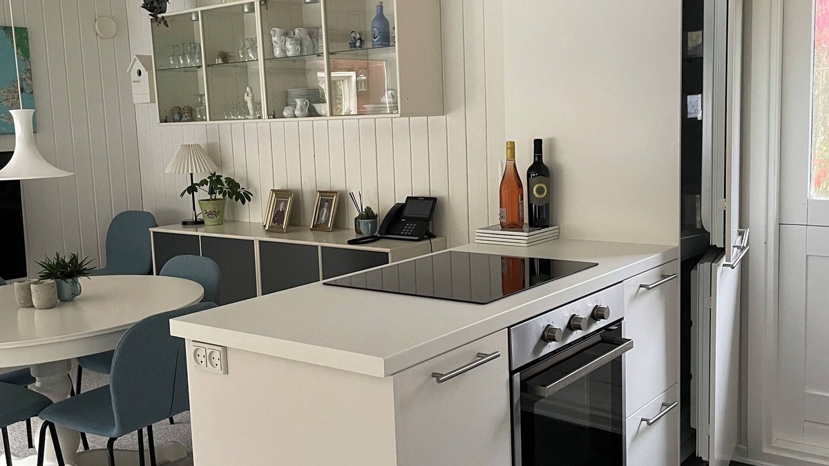 Maribo Cottage | Hyggelig og Familievenligt Ø-sommerhus Omgivet af Vand, Natur og Rigeligt med ro
