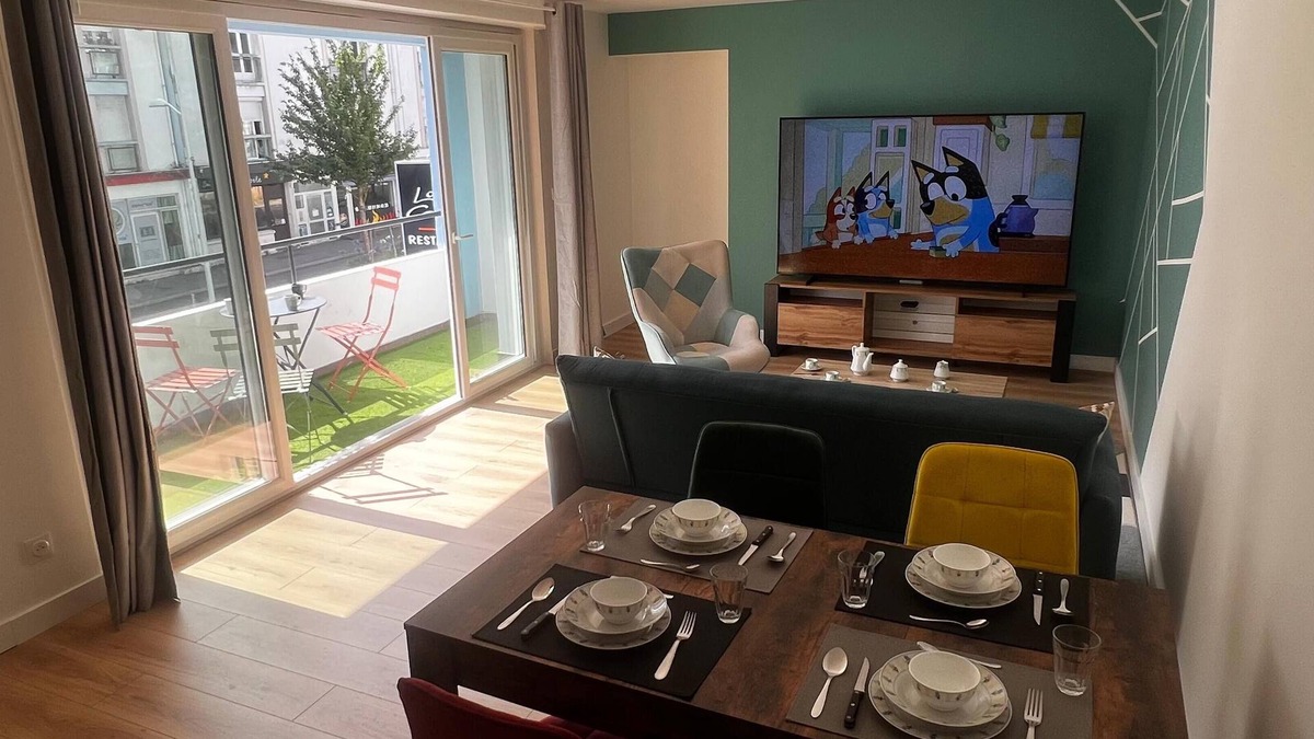Saint-Nazaire Apartment | Hyper center, 3 bedrooms, 3 bathrooms, Free parking, Beach 20 minutes away!