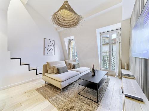 Carabacel Apartment | Hyper Centre - Charming duplex - Luxury - Reversible air conditioning - 10 mins from Place MASSENA