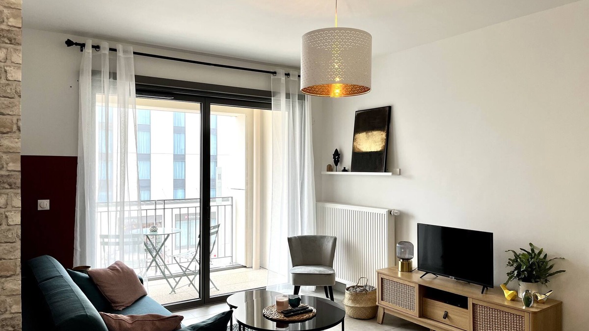 Old Town Apartment | Hyper Centre Tours apartment with bike room