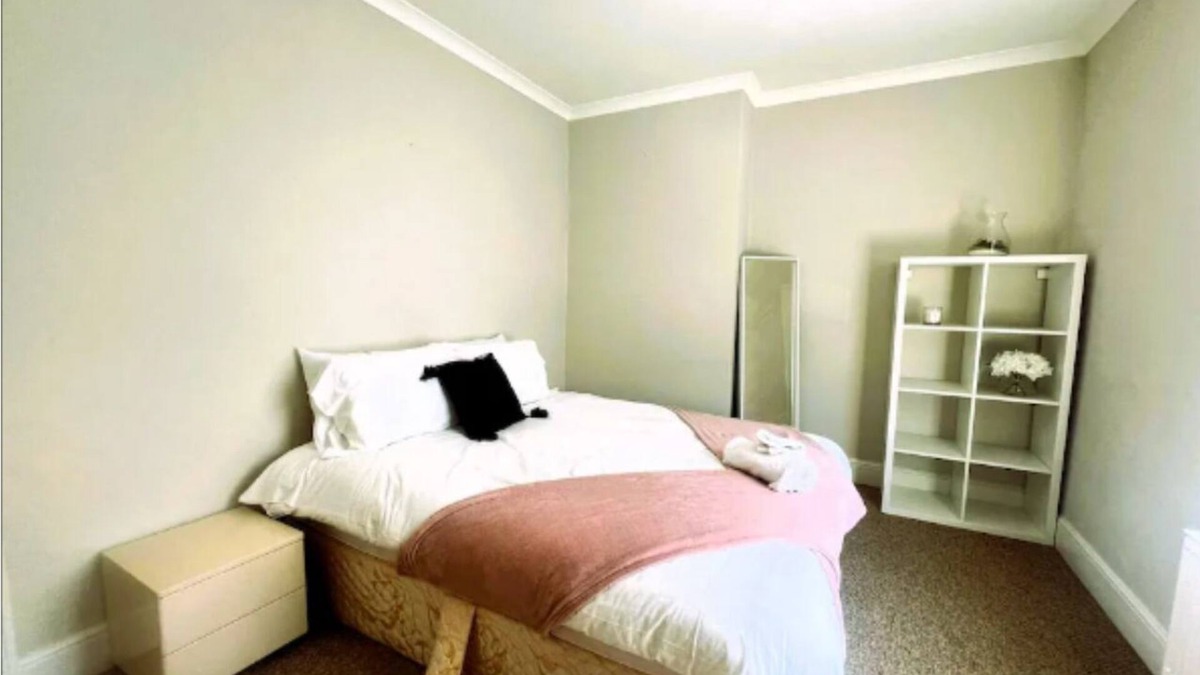 Newmarket House | Hyperion- Spacious 4-bedroom house in delightful Newmarket with WiFi