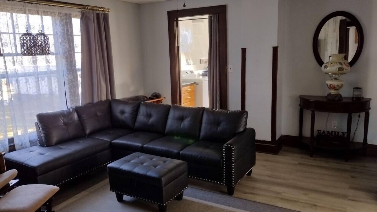 Springfield House | I-70 HELEN'S HAVEN HOUSE nWITTENBERG/CEDARVILLE UNIVERSITY Exit 54n4 BR 1.5 Bath