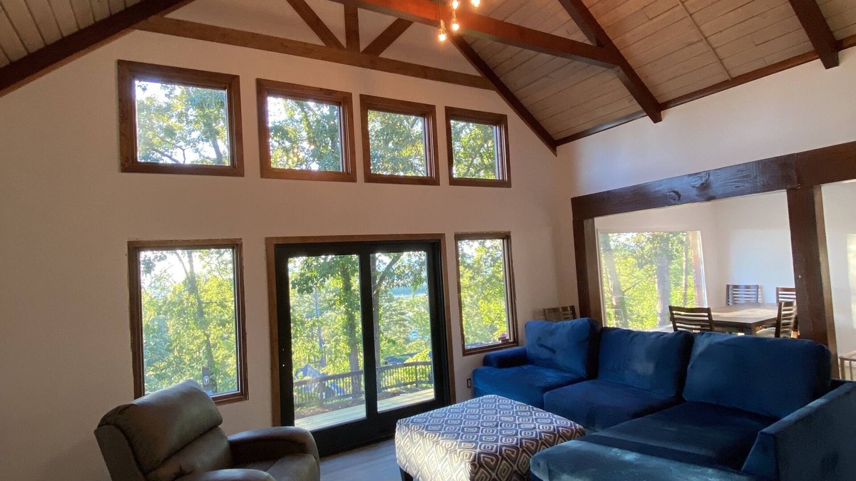 East Ridge House | I-75/I-24 Family + Friends Chattanooga home w/views of Lookout/Signal Mountains