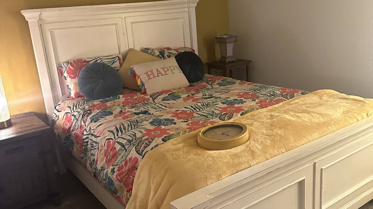 Justin House | I bedroom/1 bathroom. Available in our home. Beautiful and relaxing!