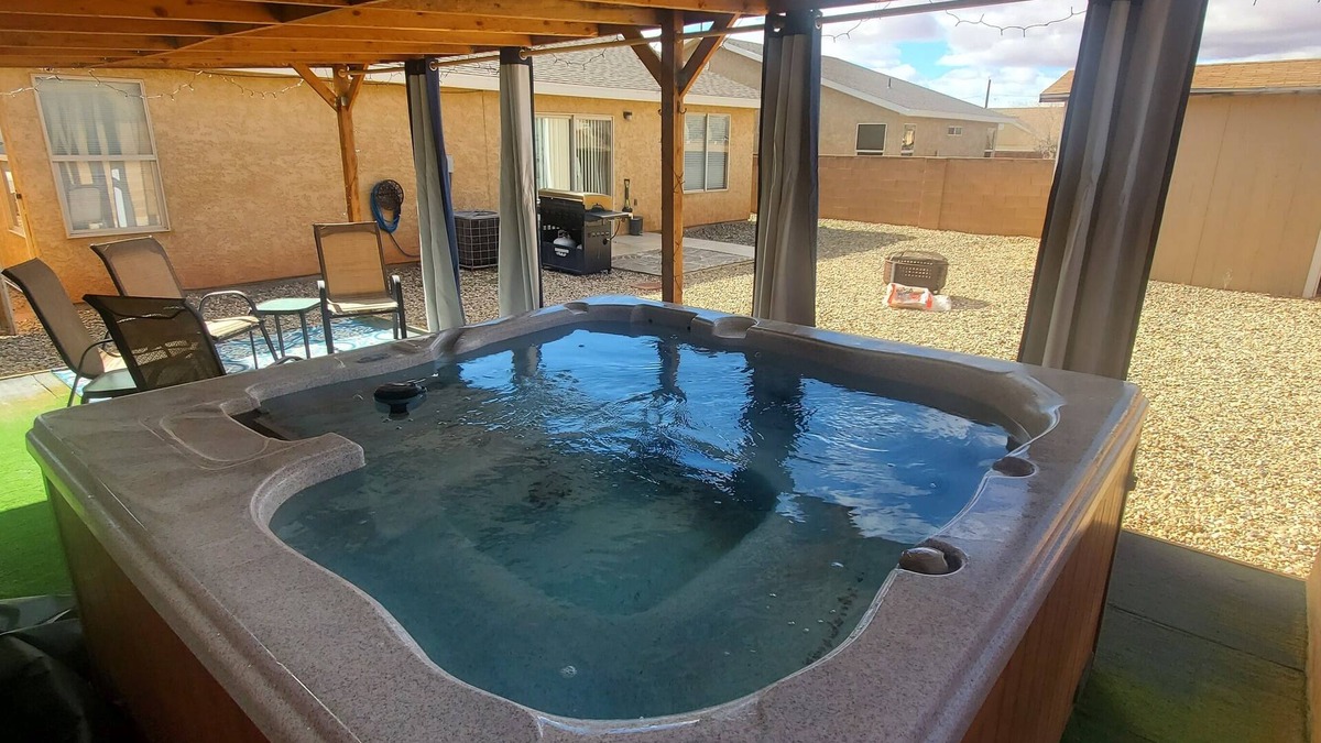 Page House | I Deal Lake Powell Home 3BR, Jacuzzi, BBQ & Firepit