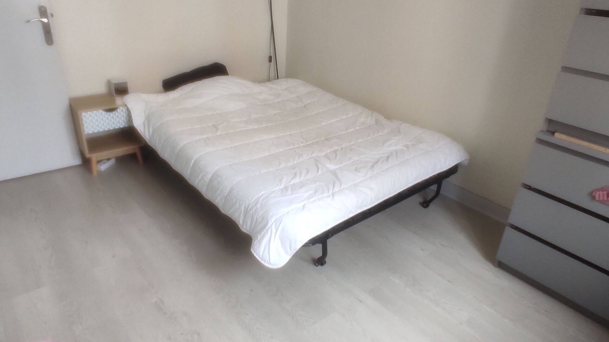 Bourgoin-Jallieu Apartment | I offer you a quiet room to recharge your batteries.