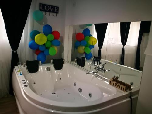 Iasi Apartment | Iași Jacuzzi Apartment F