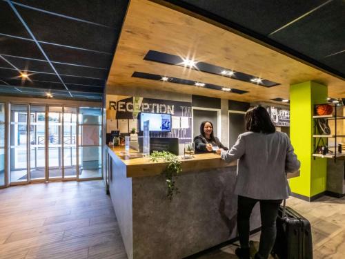 Clichy Hotel | ibis budget Paris Clichy Mairie