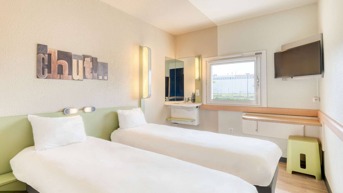 Trappes Hotel | ibis budget Versailles Trappes
