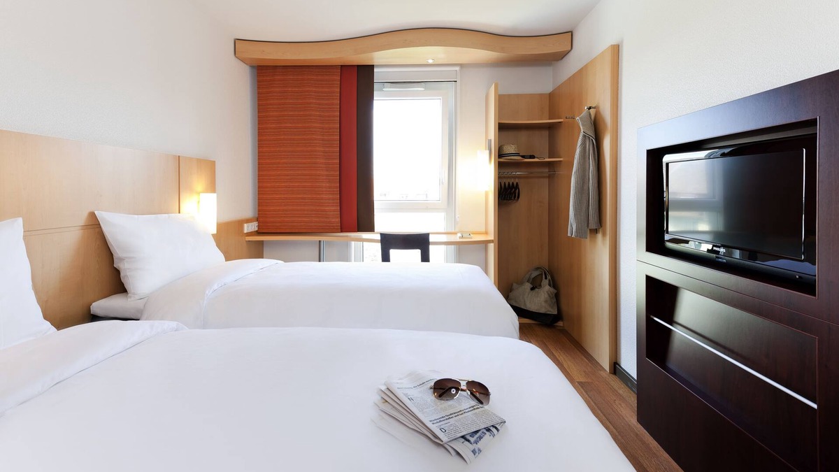 Chaponnay Hotel | ibis Lyon Est Chaponnay