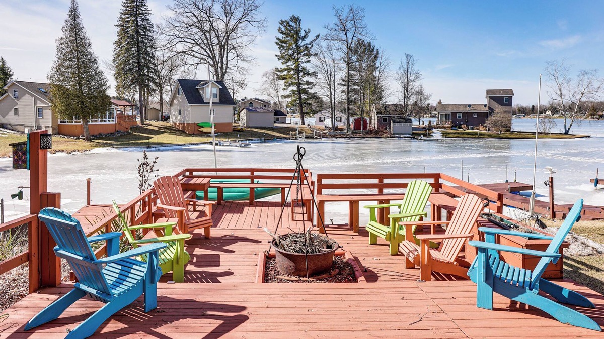 Farwell House | Ice Fish, Hunt & Explore: Farwell Home on Lake