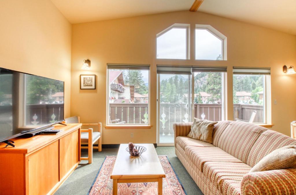 Downtown Leavenworth Apartment | Icicle Village Resort 507: Alpenglow Condo