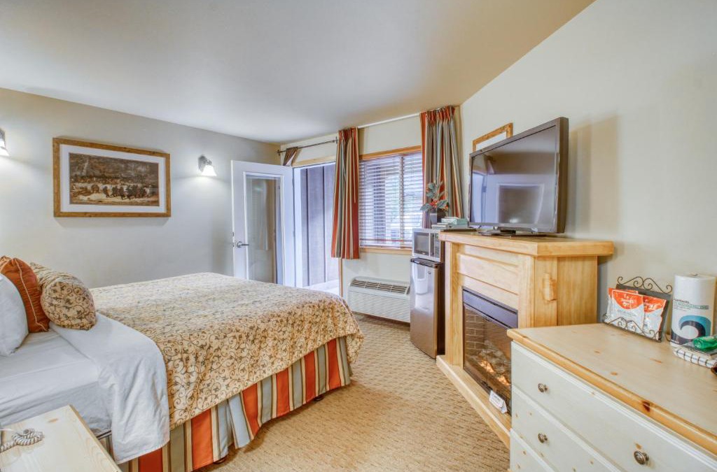 Downtown Leavenworth House | Icicle Village Resort 402: Juniper Studio