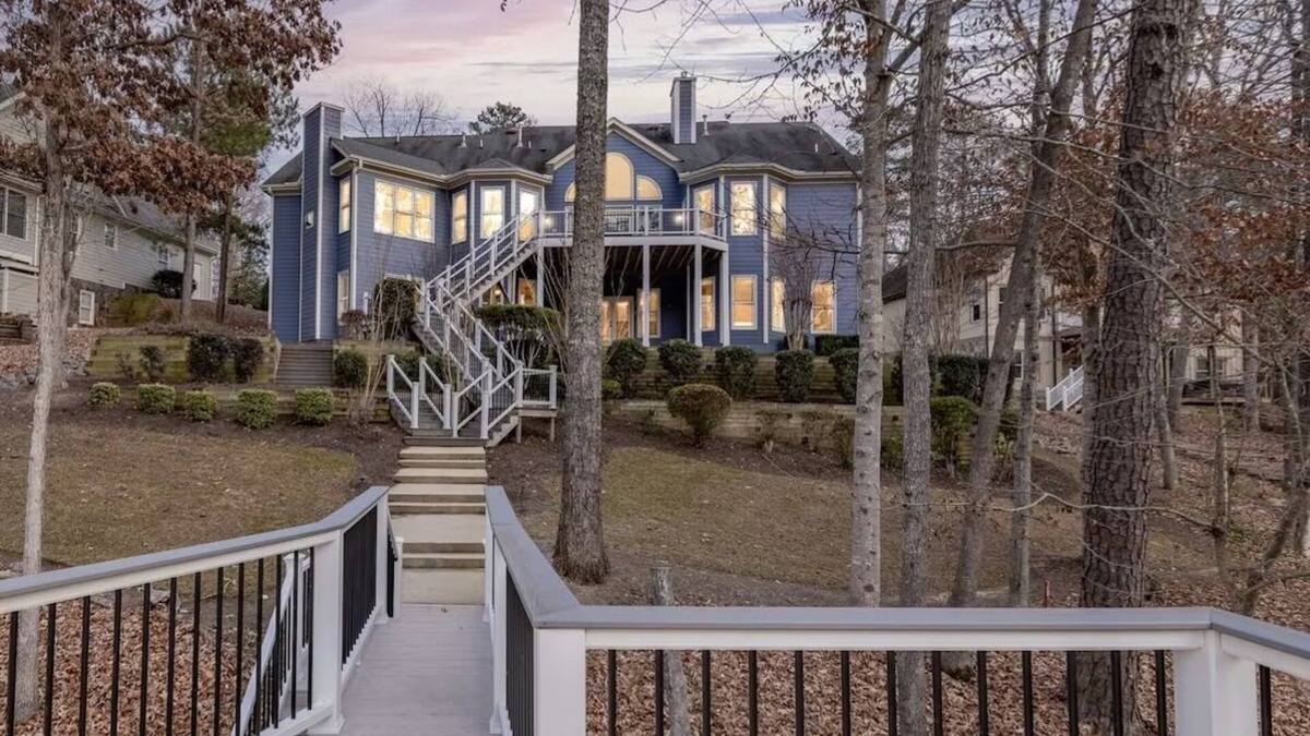 Macon House | "Icing on the Lake" Hot Tub, Theater, Gym, Fire Pit, Lily pad, Pool table!