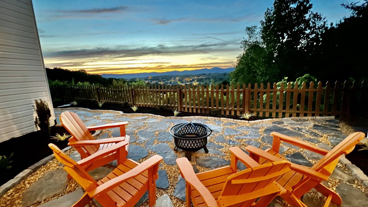 Dahlonega House | Iconic Dahlonega View! In Town! WINE GOLD HIKING