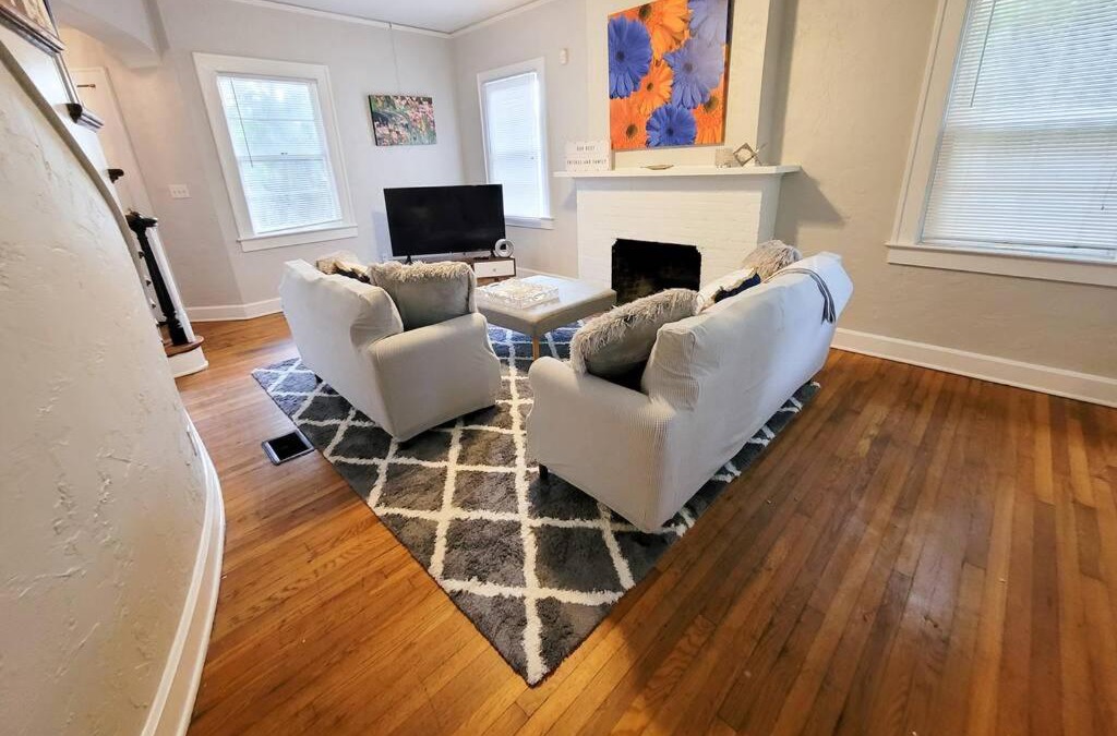 University Heights House | Iconic Gainesville Home - Sleeps 12 - 4 BR- Tom Petty's Old House