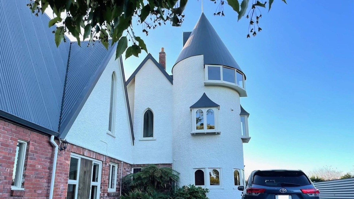 Pareora Bed & Breakfast | Iconic Kingsdown Suite 6 mins to Timaru! 2 mins to the beach