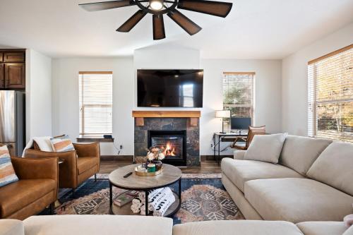 Bear Hollow Village Apartment | Iconic Location, Sleeps 8, Short drive to Ski and Bike Access, Shared Hot Tub, View of Olympic Park!