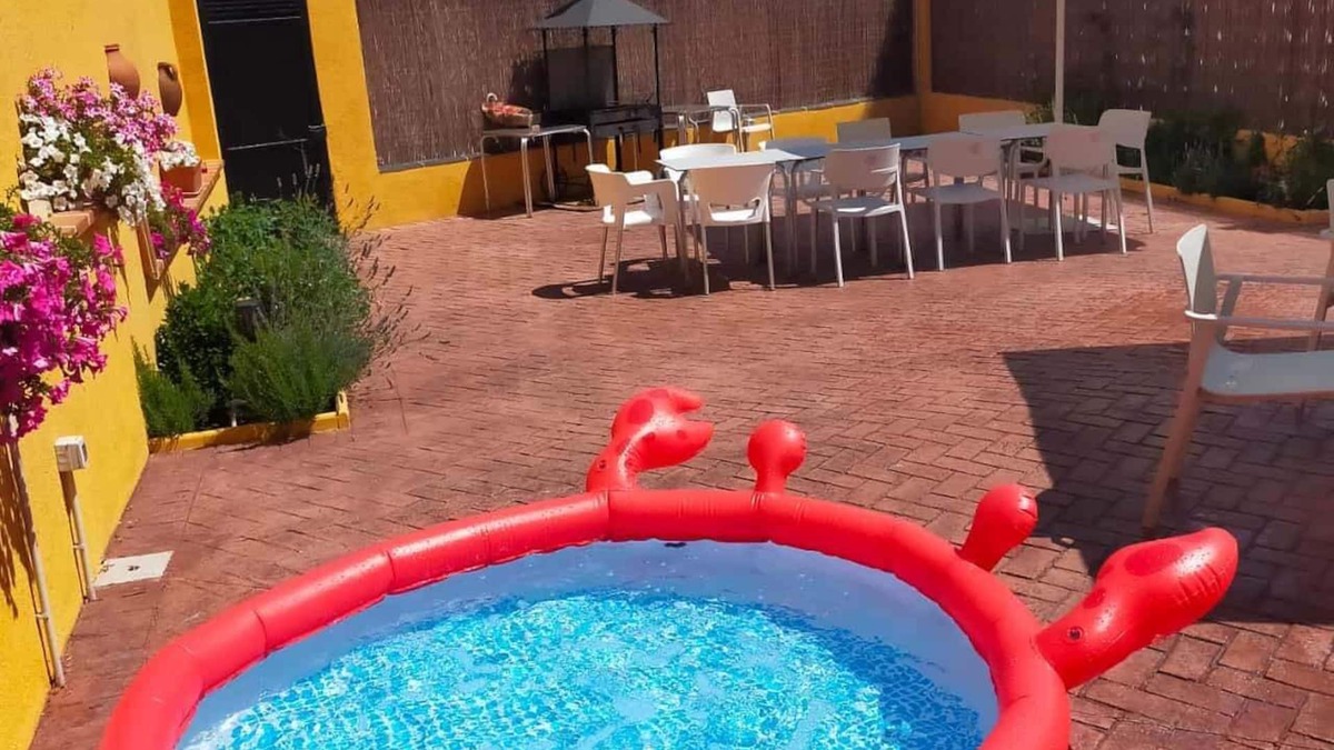 San Martin de Valdeiglesias House | Ideal for family and friends near the reservoir of San Juan, barbecue, terrace, etc.