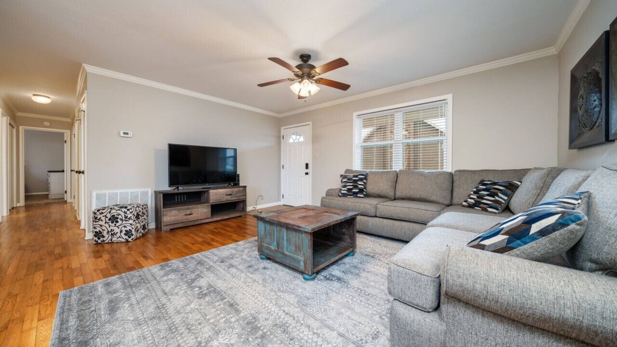 Morrilton House | Ida's Ideal Homestead cute & cozy 3Bed/1Bath, perfect for Work-Stay or Family Vacay!