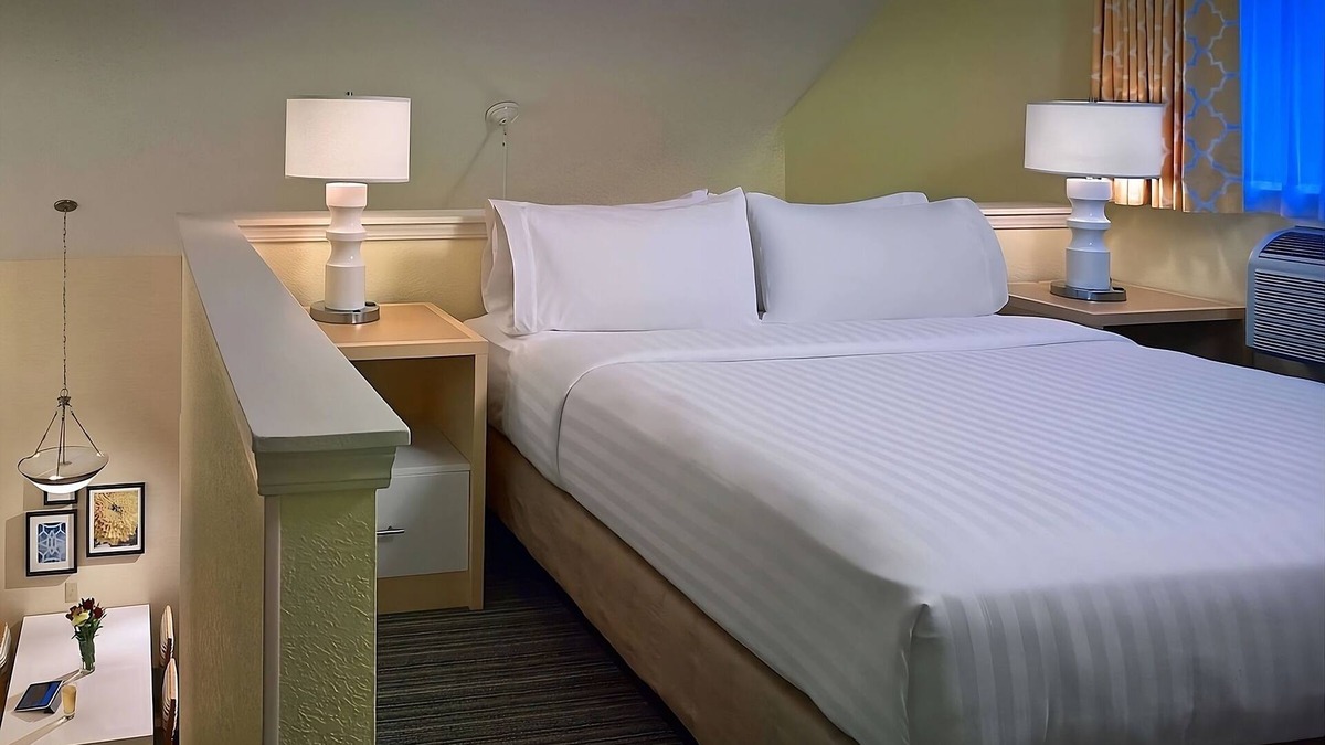 Chesterfield Hotel | Ideal Base in Chesterfield for St. Louis Exploration with Free Parking