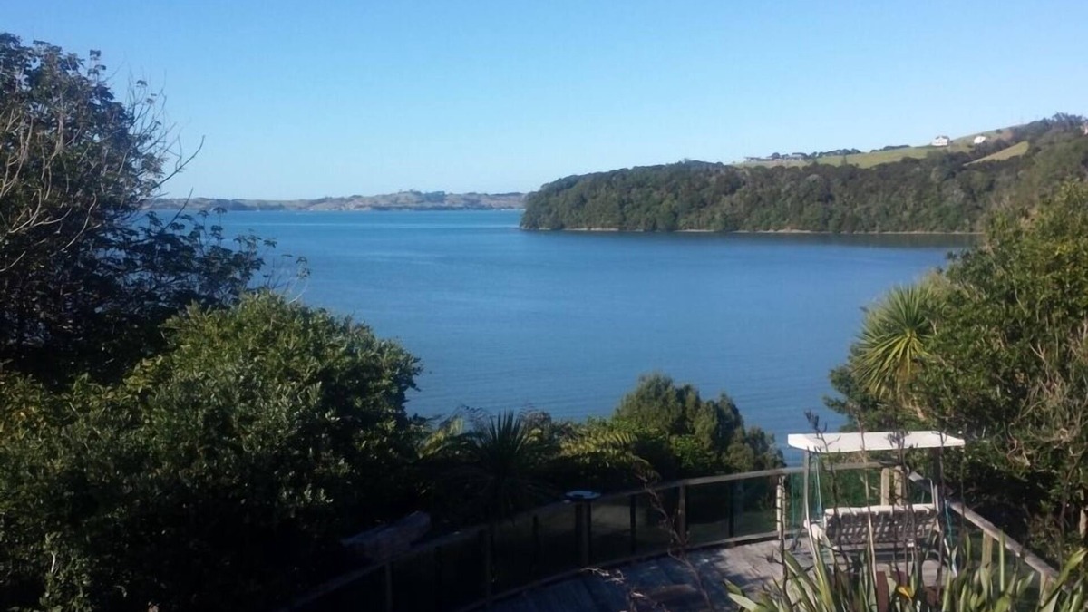 Tawharanui House | Ideal Coastal Retreat with something for everyone