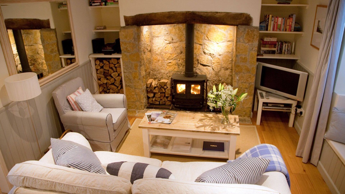 Eype Cottage | Ideal Dorset holiday cottage perfect for beach walks, pub lunches & log fires.