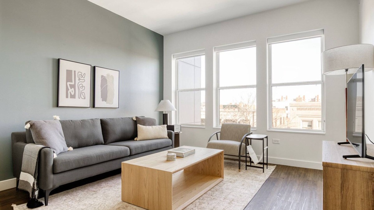 Elmhurst Apartment | Ideal Elmhurst 1BR w/Lounge, Pool & Gym nr Metra, by Blueground