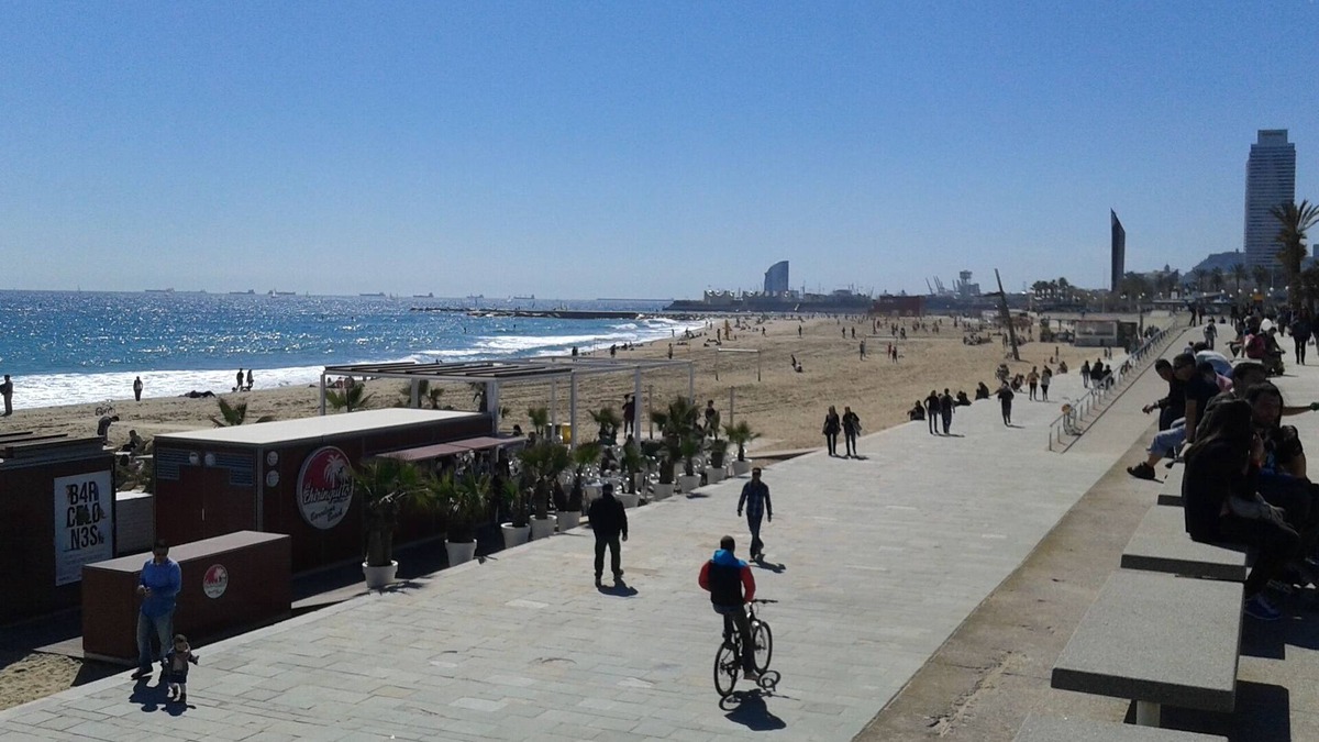 Poblenou Apartment | IDEAL FAMILIES AND COUPLES. Very close to the beach
