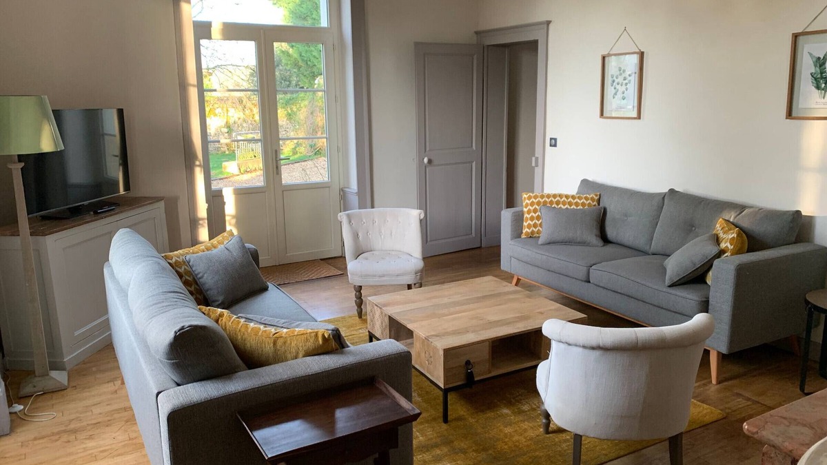 Juigne-sur-Sarthe Cottage | Ideal Family Retreat: Spacious 5BR Home with Garden, BBQ, and Modern Amenities in Juigné-sur-Sarthe