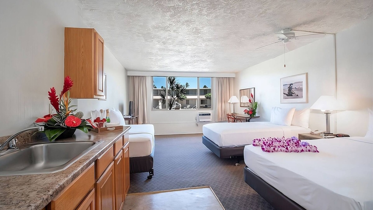 Kahului House | Ideal Family Getaway! 3 Accommodations that Welcome Pets Near Kanaha Beach Park!