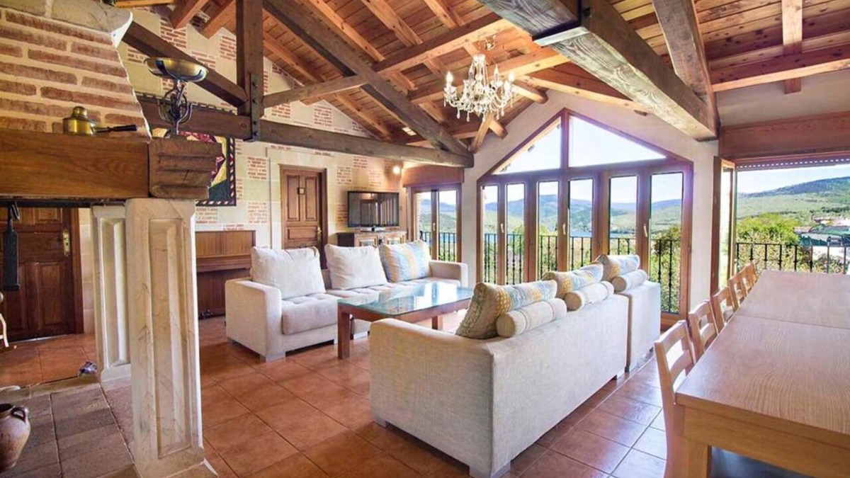 El Rasillo de Cameros Cottage | ideal for large families, pets allowed, garden, barbecue, fireplace